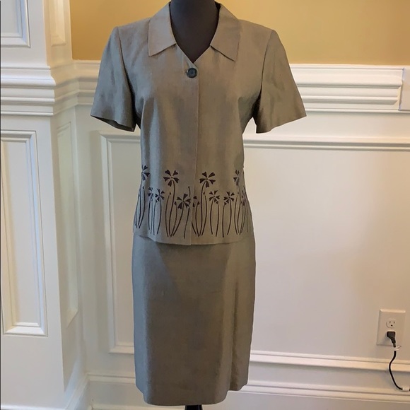 Kasper Embroidered Spring/Summer skirt suit - Picture 2 of 7